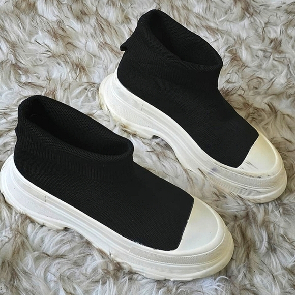 Breathable Soft Knit Boot Trendy Casual Sneakers Size 8.5 🌴✌️ - Picture 5 of 10